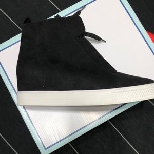 Brand New Susina Black Suede Wedges